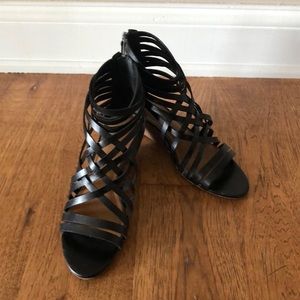 Hinge sandal in black